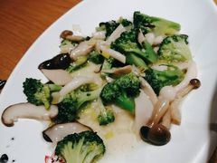 菌菇西兰花-秦香阁·西北家常菜(徐汇日月光中心店)
