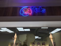点击看大图 门头招牌-GOLDEN HAIR儿童造型设计(丁香国际店)
