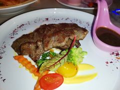 -樱花里音乐餐吧·牛扒椰子鸡(东圃店)
