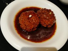 鸭蛋黄狮子头-梅飞酒家(桑园路店)