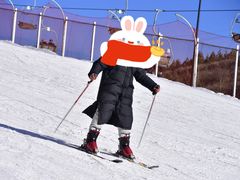 -采薇庄园四季滑雪场