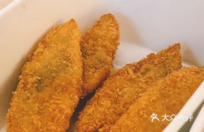 Fried Fish and Chips with Tartar Sauce