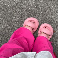 -花岐款式专研健康美甲沙龙