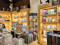 -新华里咖啡书吧(新华书店小寨店)