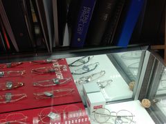 -视野联行眼镜蔡司·依视路官方授权店(顺城店)
