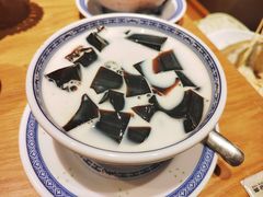 土著龟苓膏-邹开喜·炭炉鸡煲·海鲜火锅(虹口足球场店)