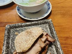 -老天桥酱肉烧饼夹肘子(天桥店)