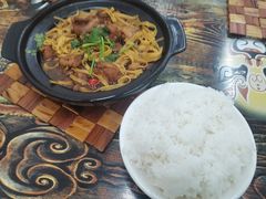 -许西美食一条街