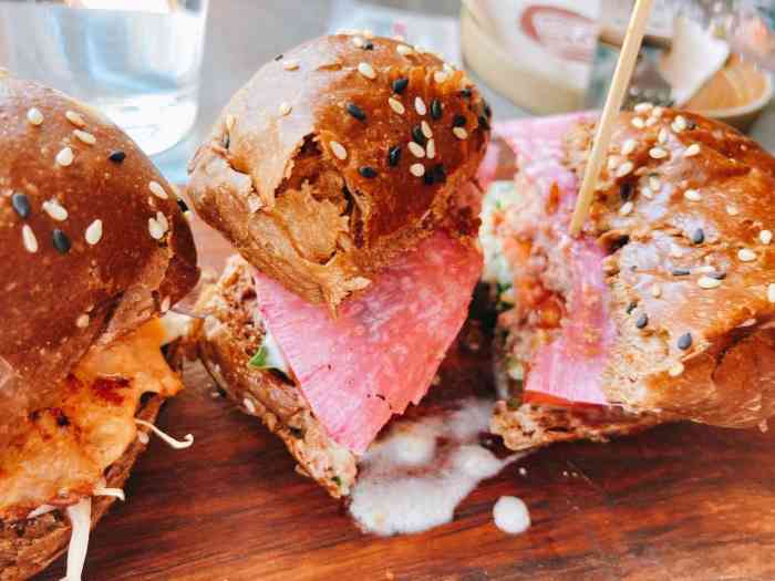 bites&brews(白玉兰店)-"近期比较爱的店铺之一.想了几天鸡肉.