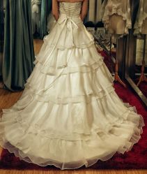 -LANYI COUTURE高级婚纱礼服改衣店