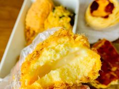 蟹黄酥松小贝-鲍师傅糕点(江苏路店)