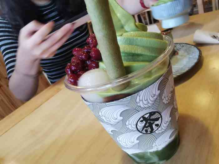 青峰抹茶(专营店)-"脚踩着高跟鞋90穿着我的碎花裙,我还.