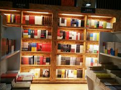 -新华里咖啡书吧(新华书店小寨店)