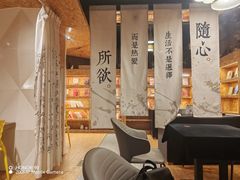 -新华里咖啡书吧(新华书店小寨店)