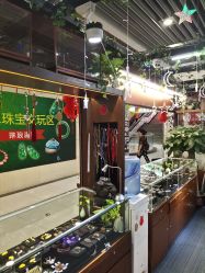 -灵彩珠宝(朗香街店)