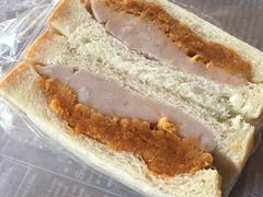 芋泥肉松三明治-啊噗吐呦现场烘焙(麦凯乐店)