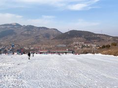 -济南卧虎山滑雪场