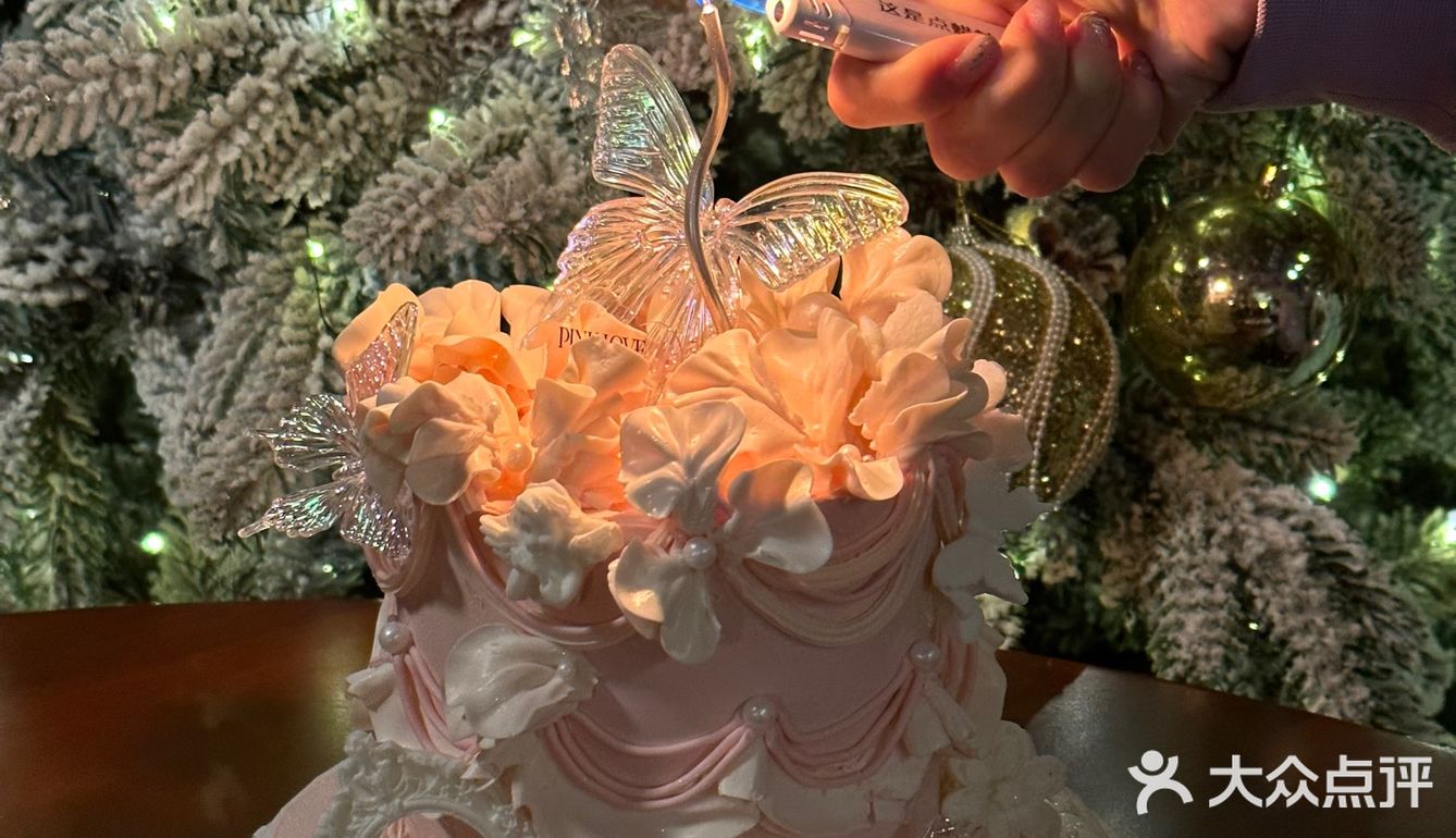 生日收到这么漂亮的蛋糕🎂心情也变得美美哒[爱心]