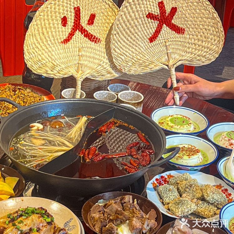他家的锅底味挺政宗的很难在桂林找到明火火锅