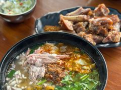 -鸿浩扒猪脚米线