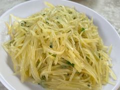 -三亚火车头万人海鲜广场