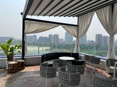 -芭黎人江景轻奢酒店(告庄西双景星光夜市店)