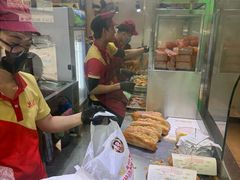 -Bánh Mì Huynh Hoa