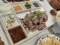 -沙枣树辣子鸡•新疆家常菜(喀什西路店)