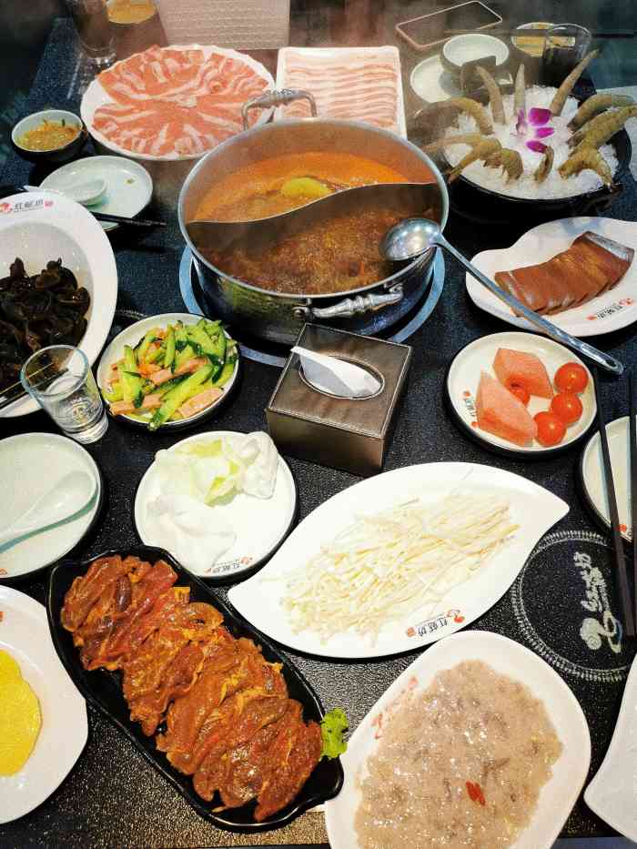 红菇坊火锅(淮河街店)-"这是一家位于昆山西路交通岗的一家"红菇坊.