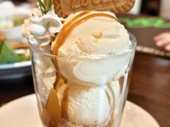 -Chom Cafe and Restaurant