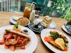 -ROAST coffee & eatery