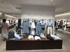-URBAN REVIVO(高德置地广场·春广场店)