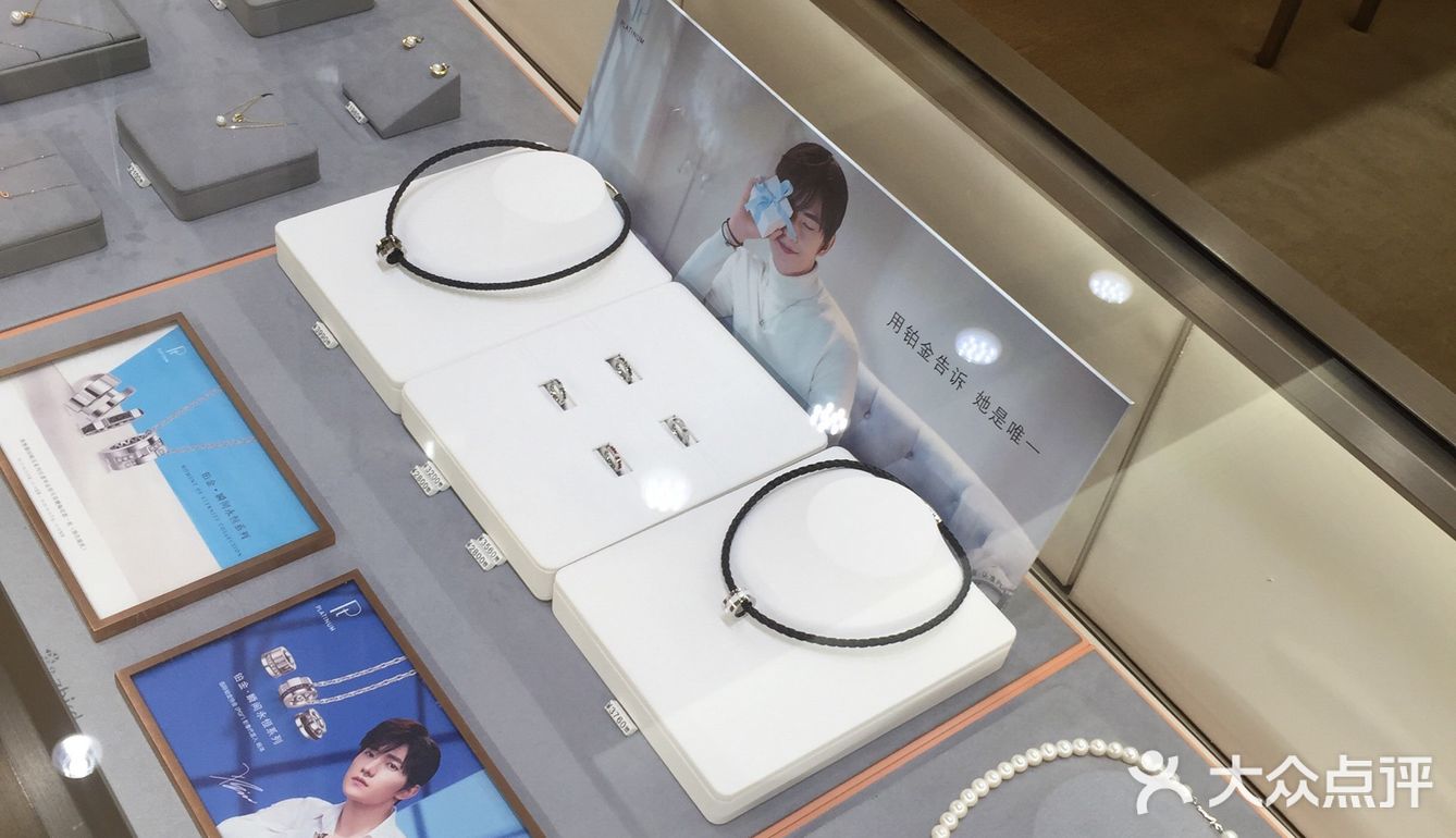装的非常精致 简洁 接待的工作人员都挺耐心 细致的