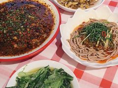 -洪霞餐馆·川菜·鲜货现炒(两江春城店)