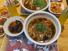 -呷佬·长沙手工米粉(金沙江路店)