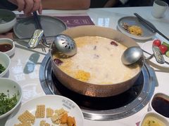-洪氏嗨捞·广东猪肚鸡·椰子鸡火锅(西咸万象城店)