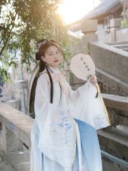 -一揽芳华汉服旗袍体验馆(拙政园店)