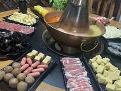 -果松木炭酸菜铜火锅·外婆参鸡汤