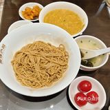 武康大楼旁的老上海本帮面馆