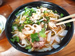 -鸿浩扒猪脚米线