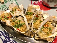 蒜蓉烤韩国生蚝-辉记炭烧海鲜大排档·老字号(福田店)