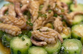 Steamed Squid with Loofah