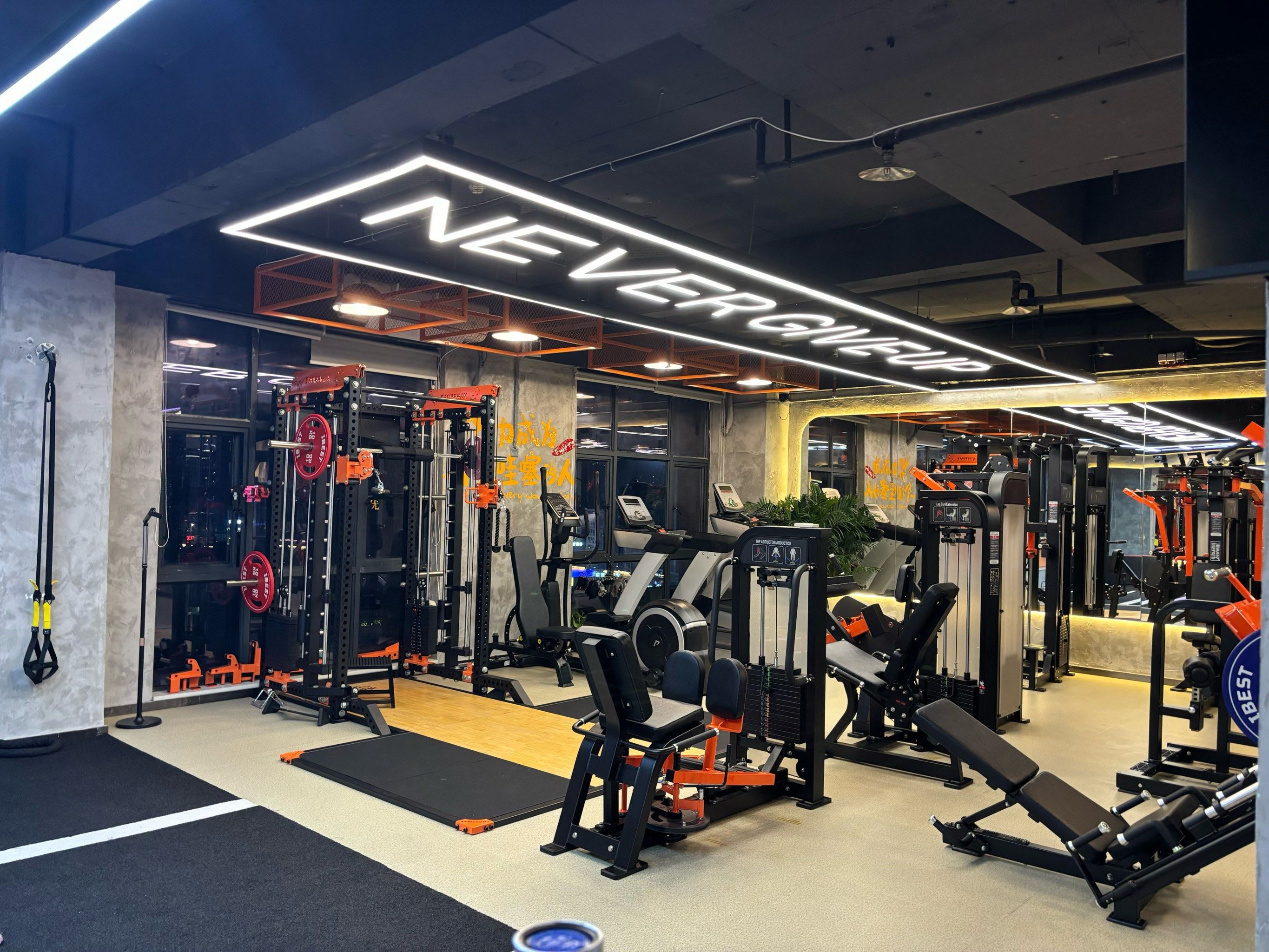 环境很好很专业健身房