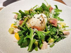 温泉蛋芝麻菜沙拉-粤界(望京金辉店)