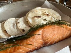 烟熏三文鱼配烤饺子皮和芥末籽酱-BOR Eatery(安福路店)