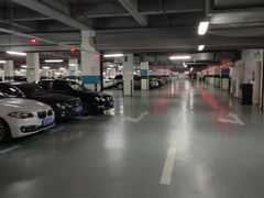 -奥特莱斯停车场