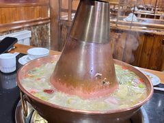 -果松木炭酸菜铜火锅·外婆参鸡汤