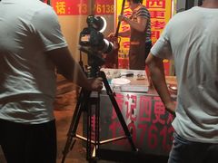 -黄记四更烤乳猪店