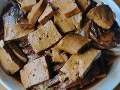 豆腐炖胖头鱼-望湖烤鱼