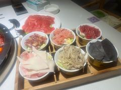 -茅草房·河畔园林火锅